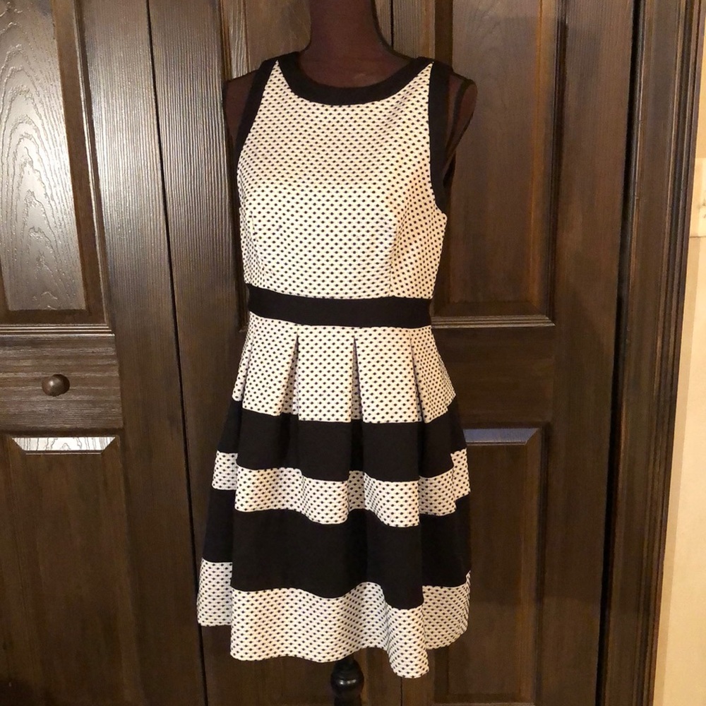 Elle Structured Polka Dot Sleeveless Dress 8
